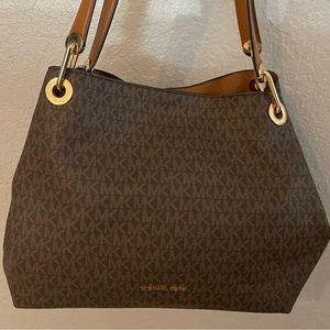 Michael Kors Trisha Large Logo Shoulder Bag